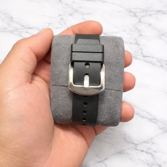 Women’s luxury Gold & Black diamond Watch - Picture 4 of 4